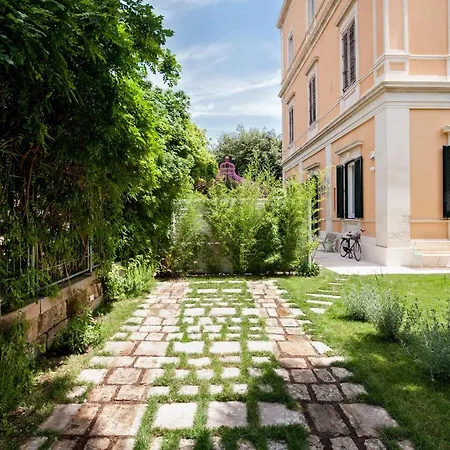 Maison Premiere Luxury Apartment